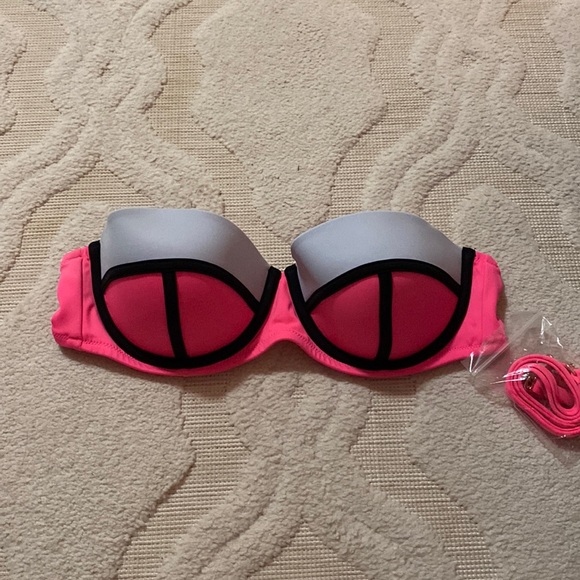 NWOT women’s Victoria’s Secret strapless colorblock bikini top. Size 36C - Picture 1 of 3